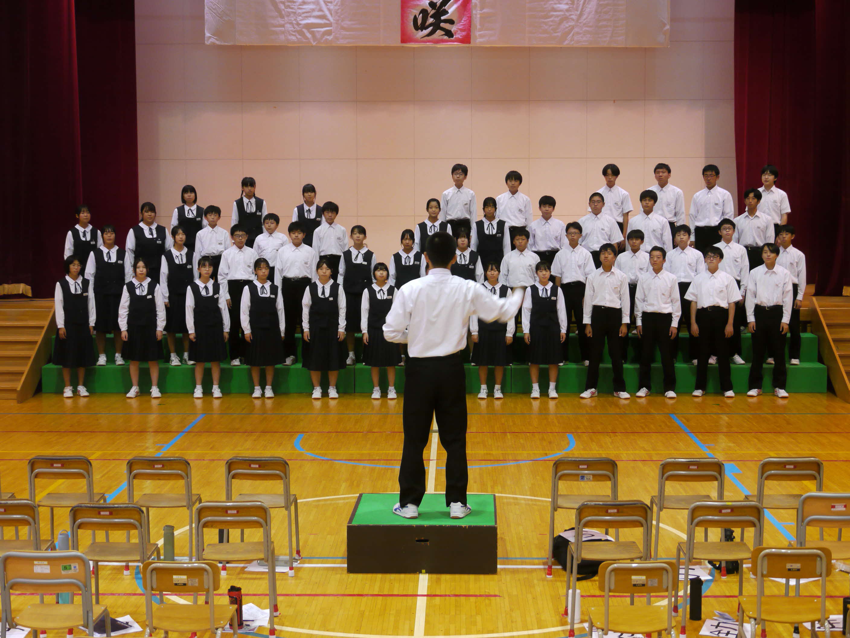 葛巻中学校白樺祭での全校合唱 葛巻中学校白樺祭での全校合唱