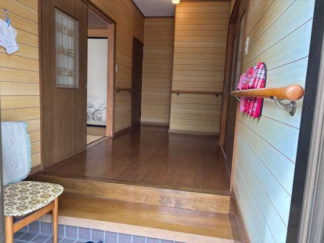 No76正面玄関（家屋内）写真